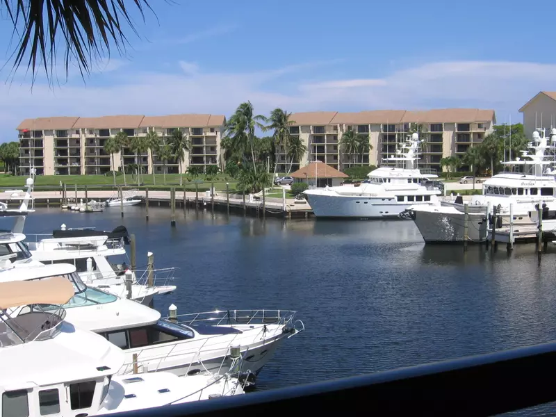 2401 Marina Isle WAY 302, Jupiter, FL 33477