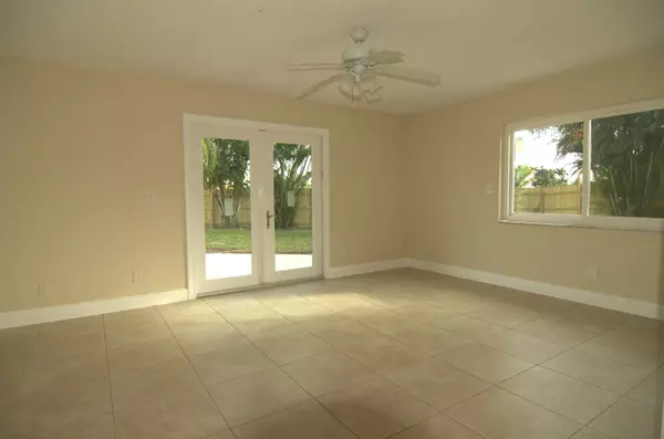 Boca Raton, FL 33434,9572 Wyoming CT