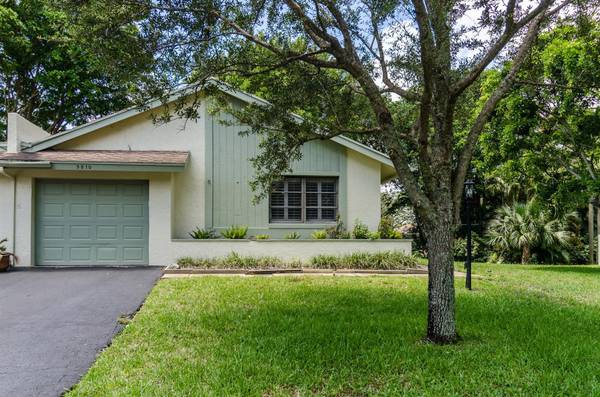 3810 N Arelia DR, Delray Beach, FL 33445