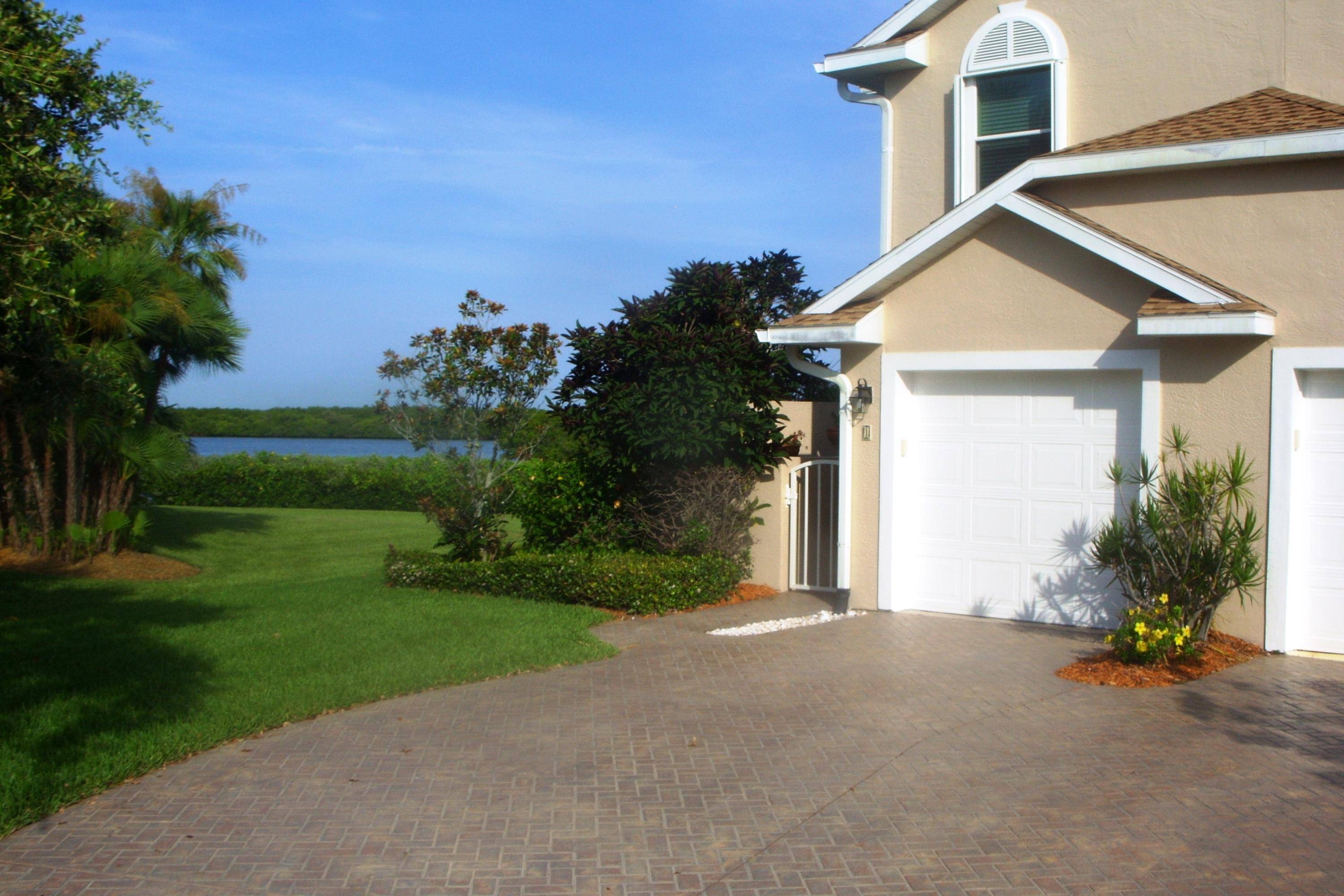 3223 S Lakeview CIR #1, Fort Pierce, FL 34949