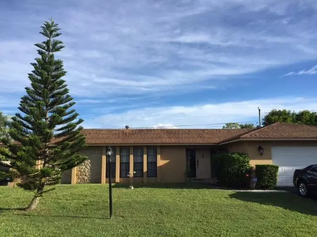 37 W Plumosa LN, Lake Worth, FL 33467