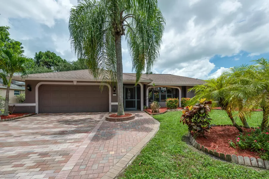 2644 River Reach DR, Naples, FL 34104