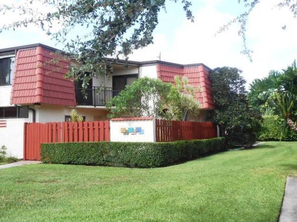 3922 Victoria DR, West Palm Beach, FL 33406