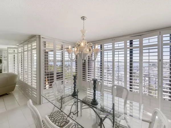 North Palm Beach, FL 33408,120 Lakeshore DR 637