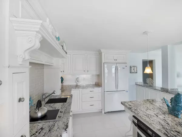 North Palm Beach, FL 33408,120 Lakeshore DR 637