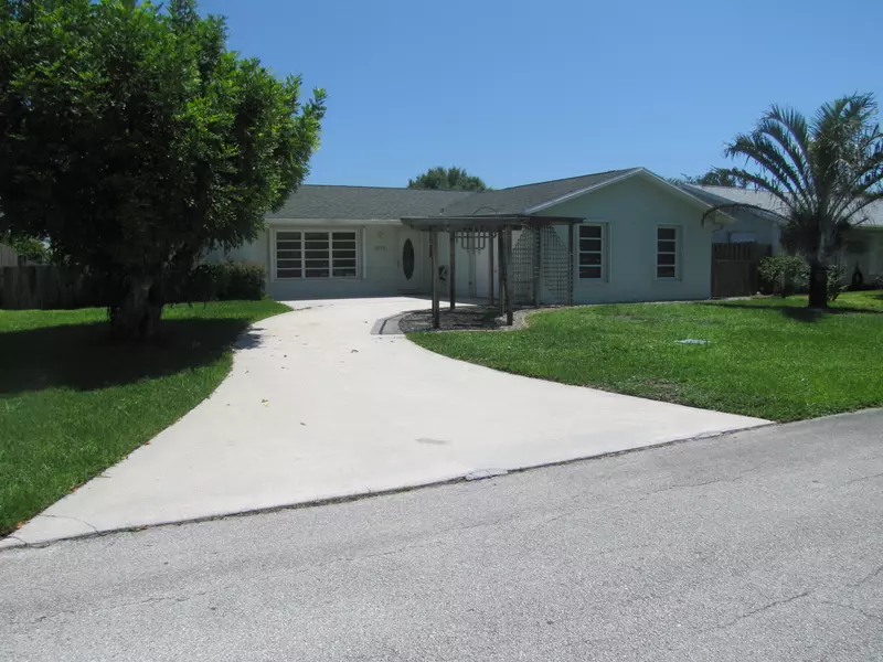 8773 SE Sandridge AVE, Hobe Sound, FL 33455