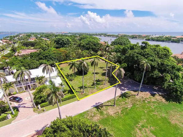 Manalapan, FL 33462,115 Churchill WAY