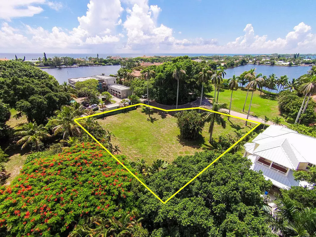 Manalapan, FL 33462,115 Churchill WAY