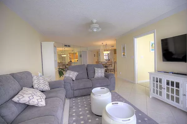 Hutchinson Island, FL 34949,9500 S Ocean DR 202