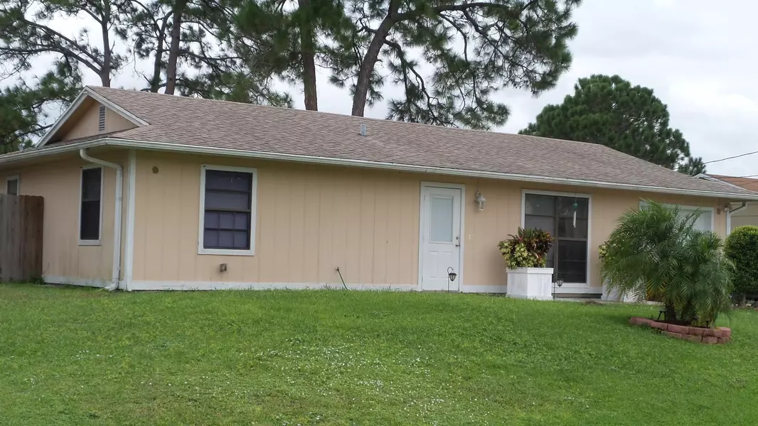 3261 SW Mcmullen ST, Port Saint Lucie, FL 34953