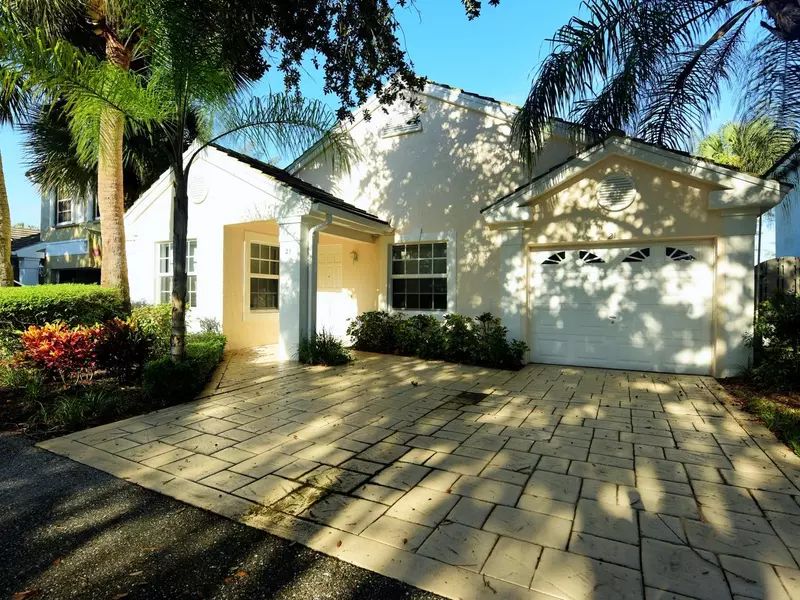 21 Admirals CT, Palm Beach Gardens, FL 33418