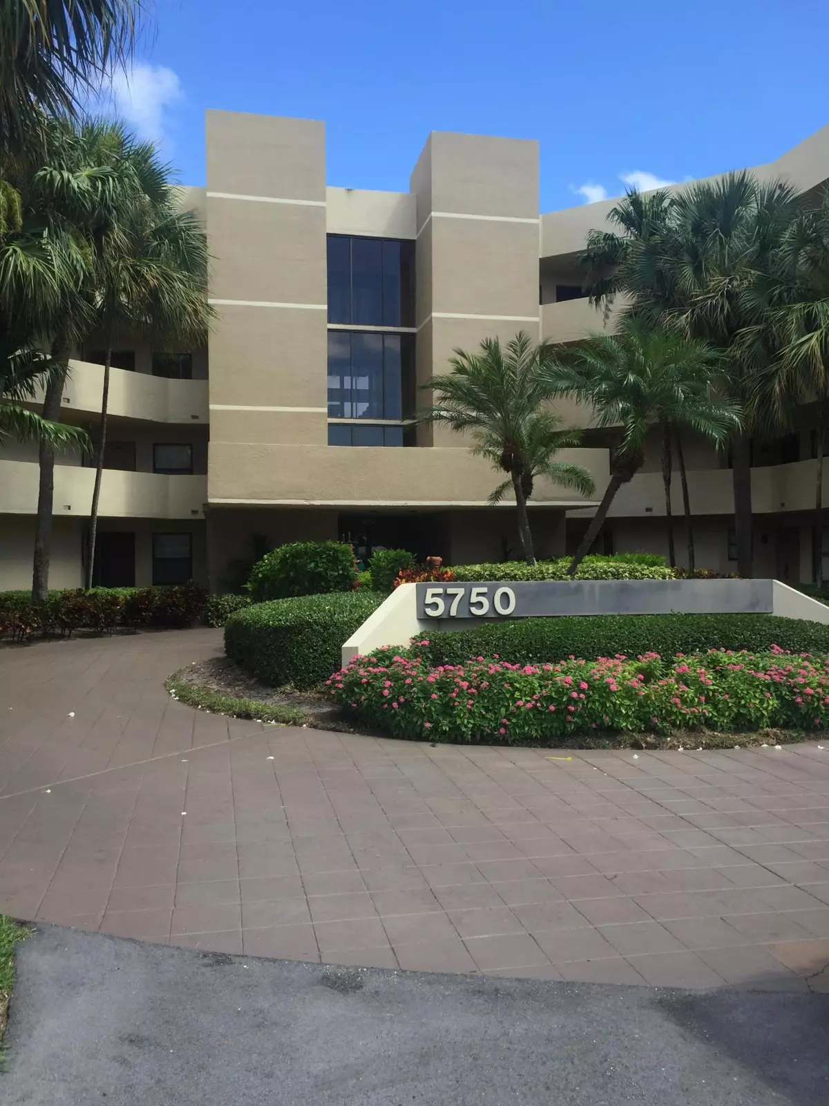 Boca Raton, FL 33433,5750 Camino Del Sol 303