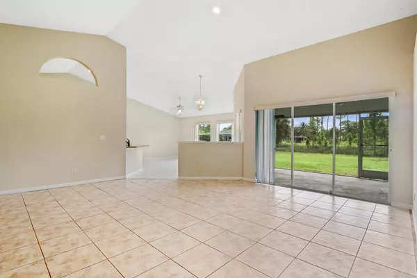 Loxahatchee, FL 33470,15884 N 87th RD