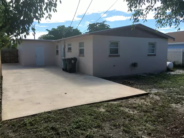 Lake Worth Beach, FL 33460,2101 N East Coast ST