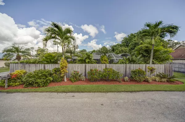 Tequesta, FL 33469,9237 SE River TER