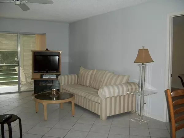 Palm Springs, FL 33461,715 Lori DR 308