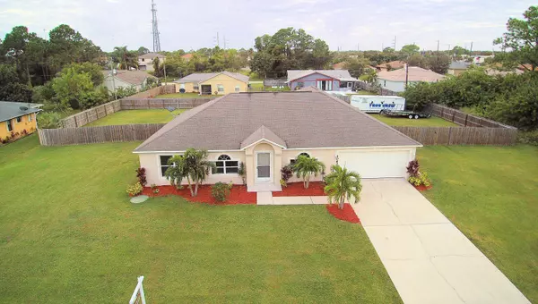 2062 SW Larchmont LN, Port Saint Lucie, FL 34984