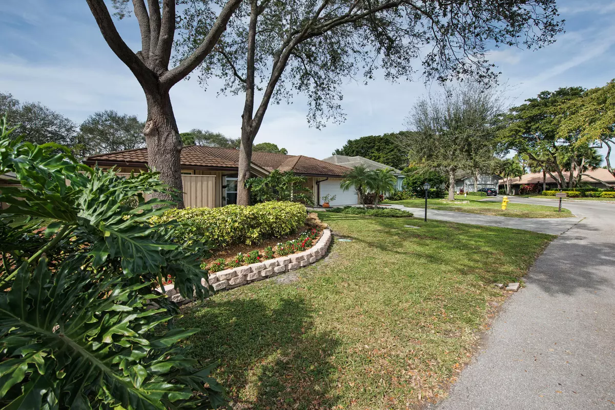 Palm Beach Gardens, FL 33418,5019 Whispering Hollow