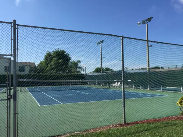 Hypoluxo, FL 33462,510 Waterside DR