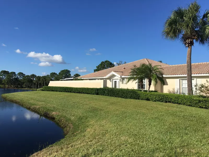 8200 SE Peppercorn CT, Hobe Sound, FL 33455