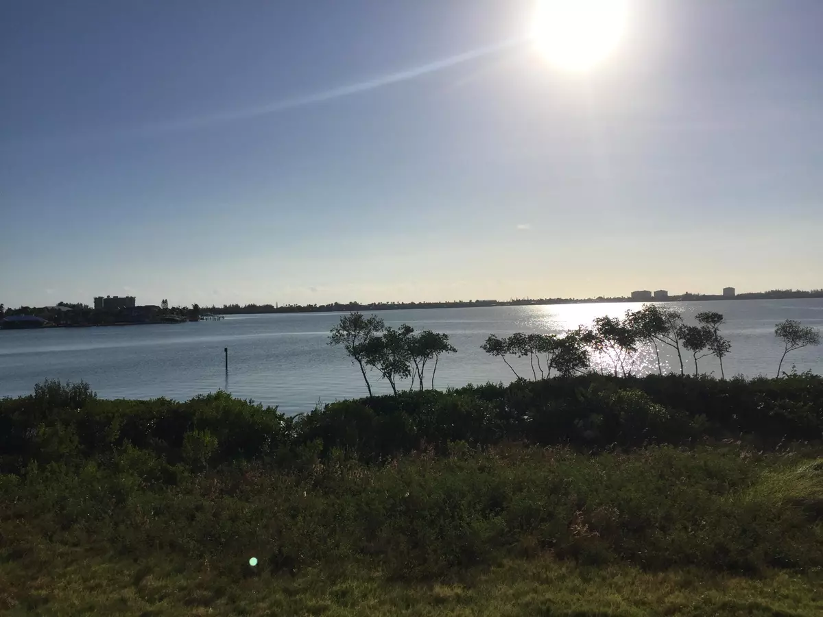 Fort Pierce, FL 34949,21 W Harbour Isle DR 201