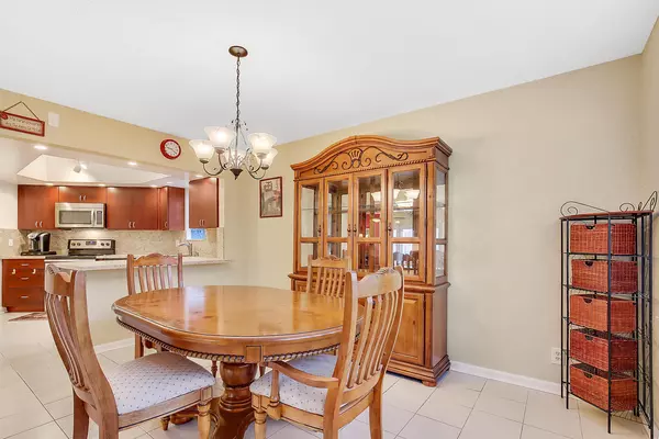 Royal Palm Beach, FL 33411,106 Weybridge CIR A