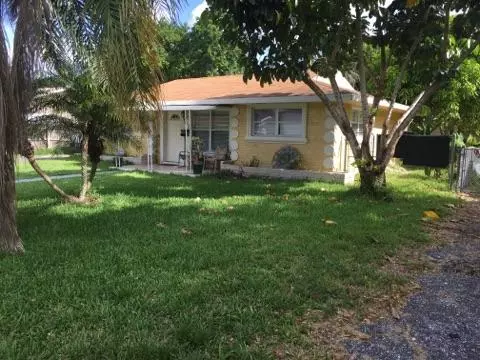 4863 Pineaire LN, West Palm Beach, FL 33417