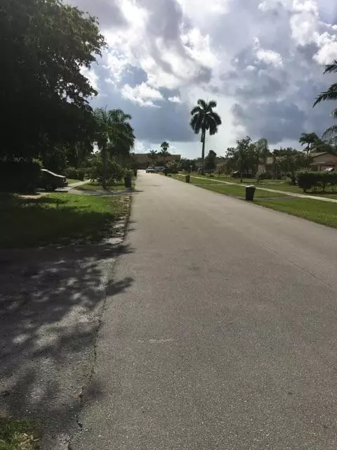 West Palm Beach, FL 33417,4863 Pineaire LN