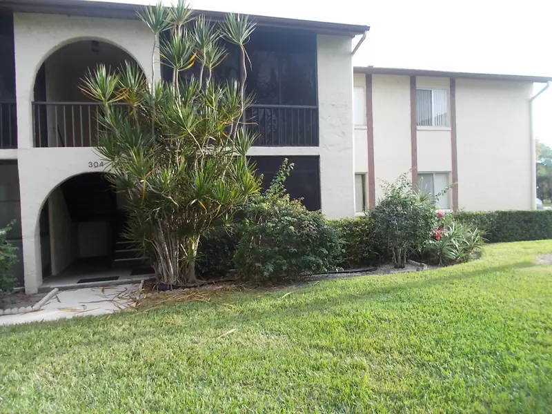 304 Knotty Pine CIR B-1, Greenacres, FL 33463