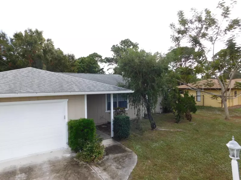 1851 SE Fairfield ST, Port Saint Lucie, FL 34983