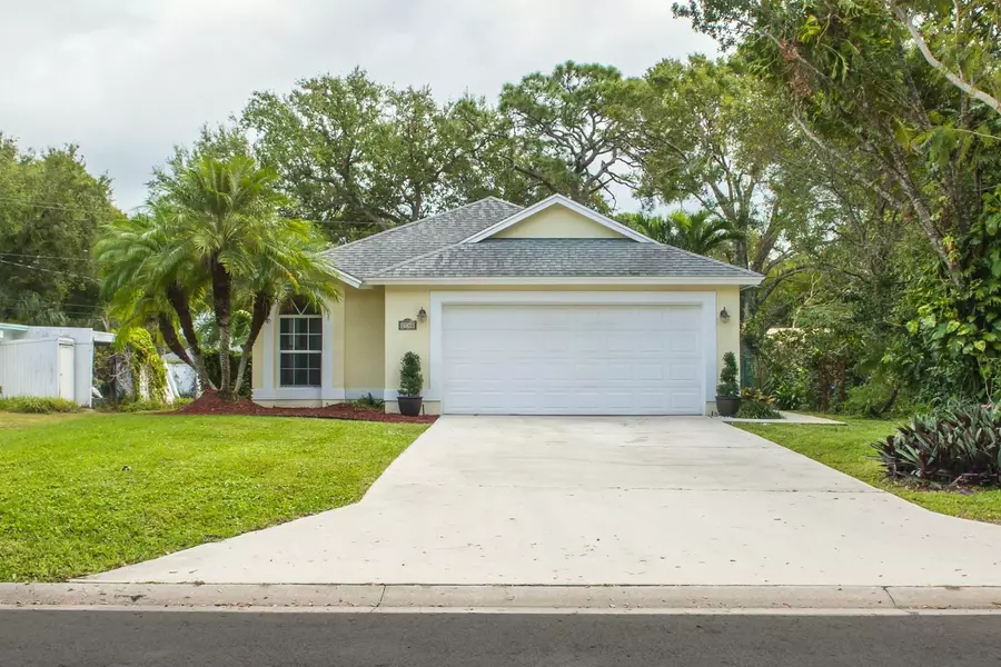 2746 Tropical AVE, Vero Beach, FL 32960