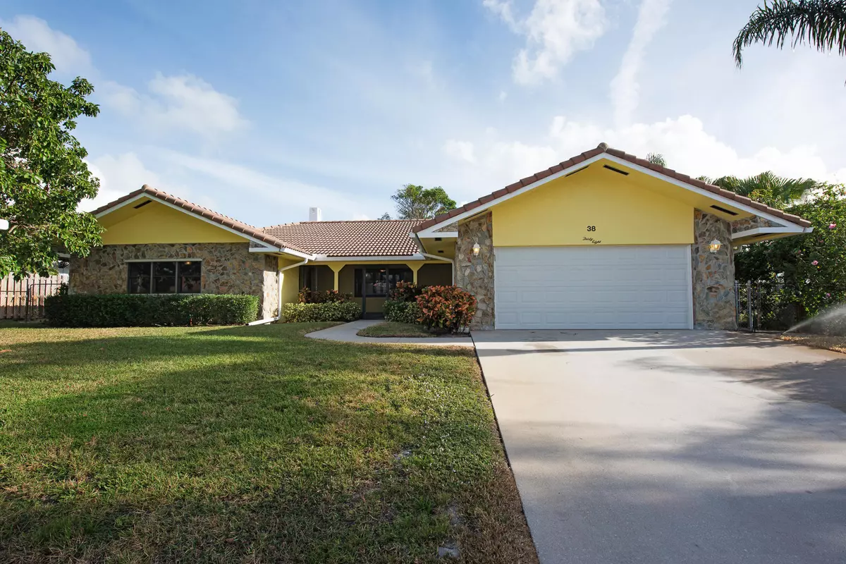 Tequesta, FL 33469,38 Dogwood RDG