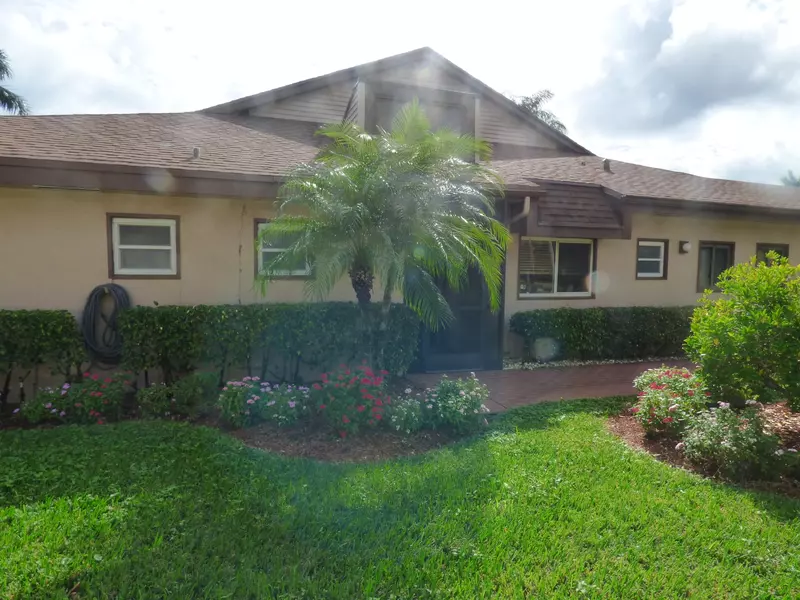 4686 S Fountains DR, Lake Worth, FL 33467