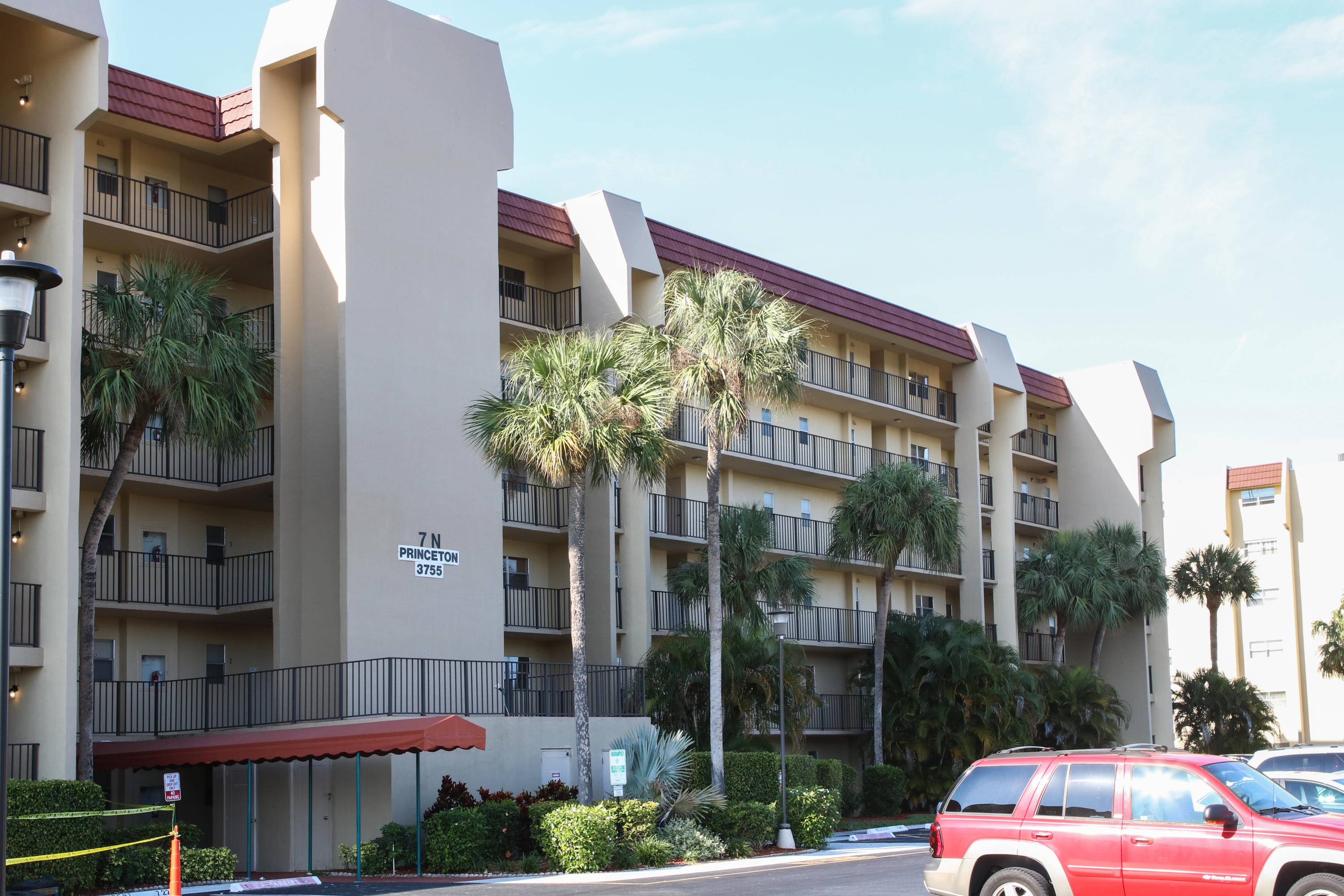 3755 Via Poinciana 615, Lake Worth, FL 33467