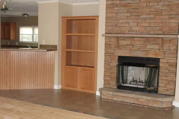 Belle Glade, FL 33430,941 NE 27th ST