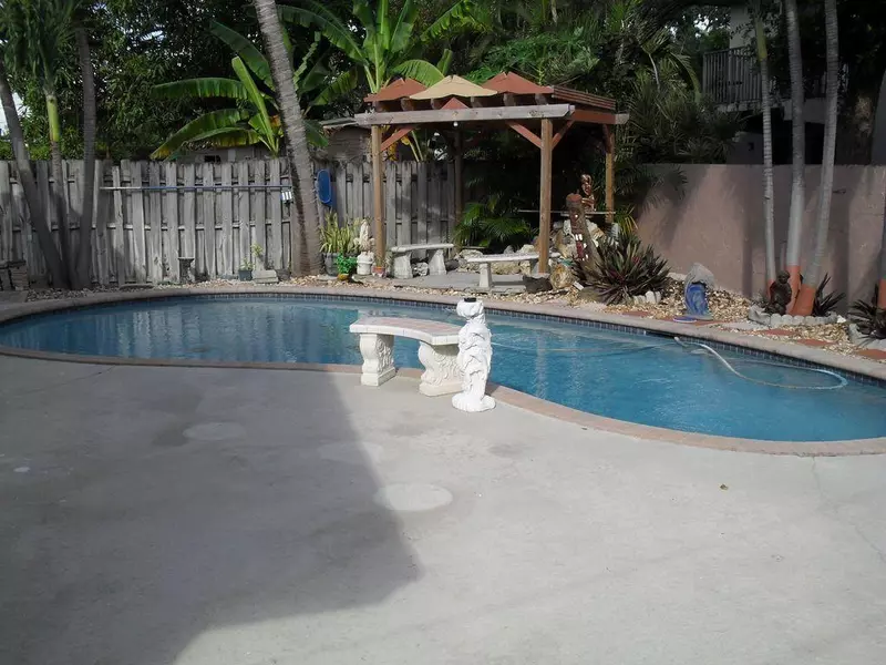 1725 NE 39th ST, Pompano Beach, FL 33064