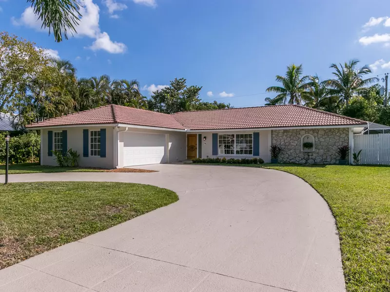 9 SE Club CIR, Tequesta, FL 33469