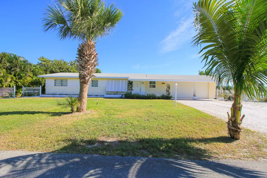 12890 SE Circle Dr, Hobe Sound, FL 33455