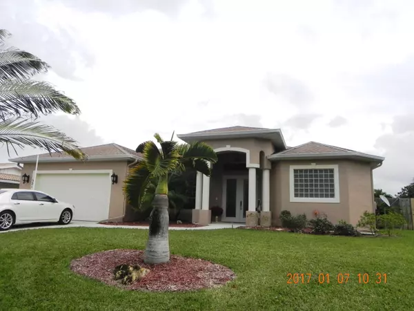 521 NE Noah ST, Port Saint Lucie, FL 34983