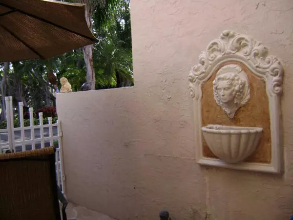 Hypoluxo, FL 33462,231 N Lakeshore DR 231