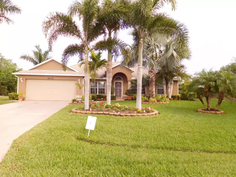 5240 NW Reba CIR, Port Saint Lucie, FL 34986