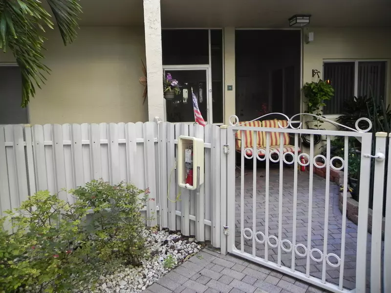 7623 Southampton TER 108, Tamarac, FL 33321