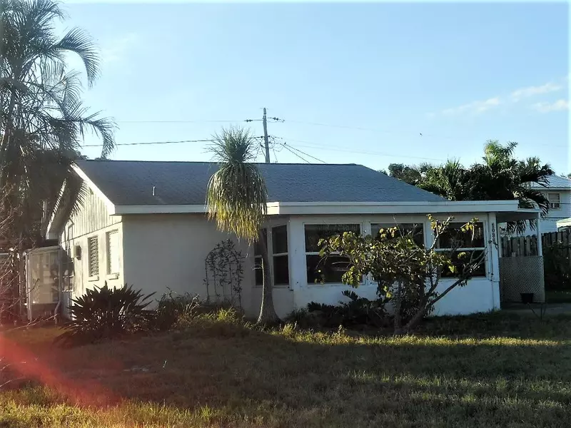 1036 NE Wright AVE, Jensen Beach, FL 34957