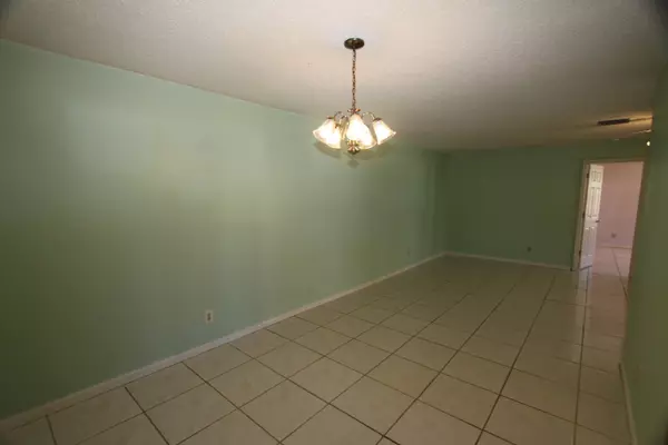 Fort Pierce, FL 34982,5827 Summerfield CT 44f