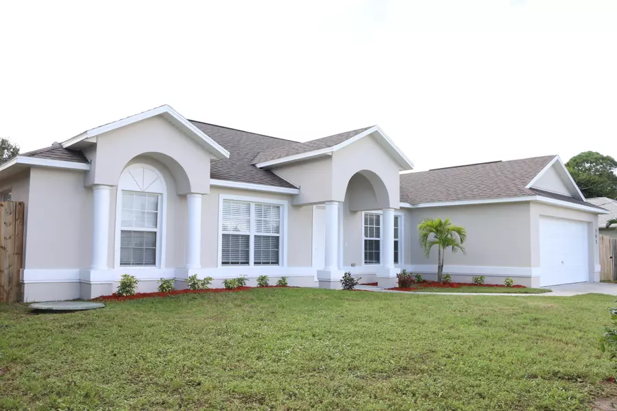 582 SW Fields AVE, Port Saint Lucie, FL 34953