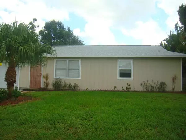 2049 SW Scorpio LN, Port Saint Lucie, FL 34984