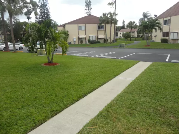 Greenacres, FL 33467,328 Pine Ridge CIR A-1