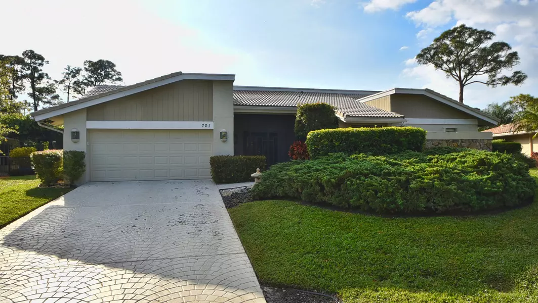 701 W Lakewoode CIR, Delray Beach, FL 33445