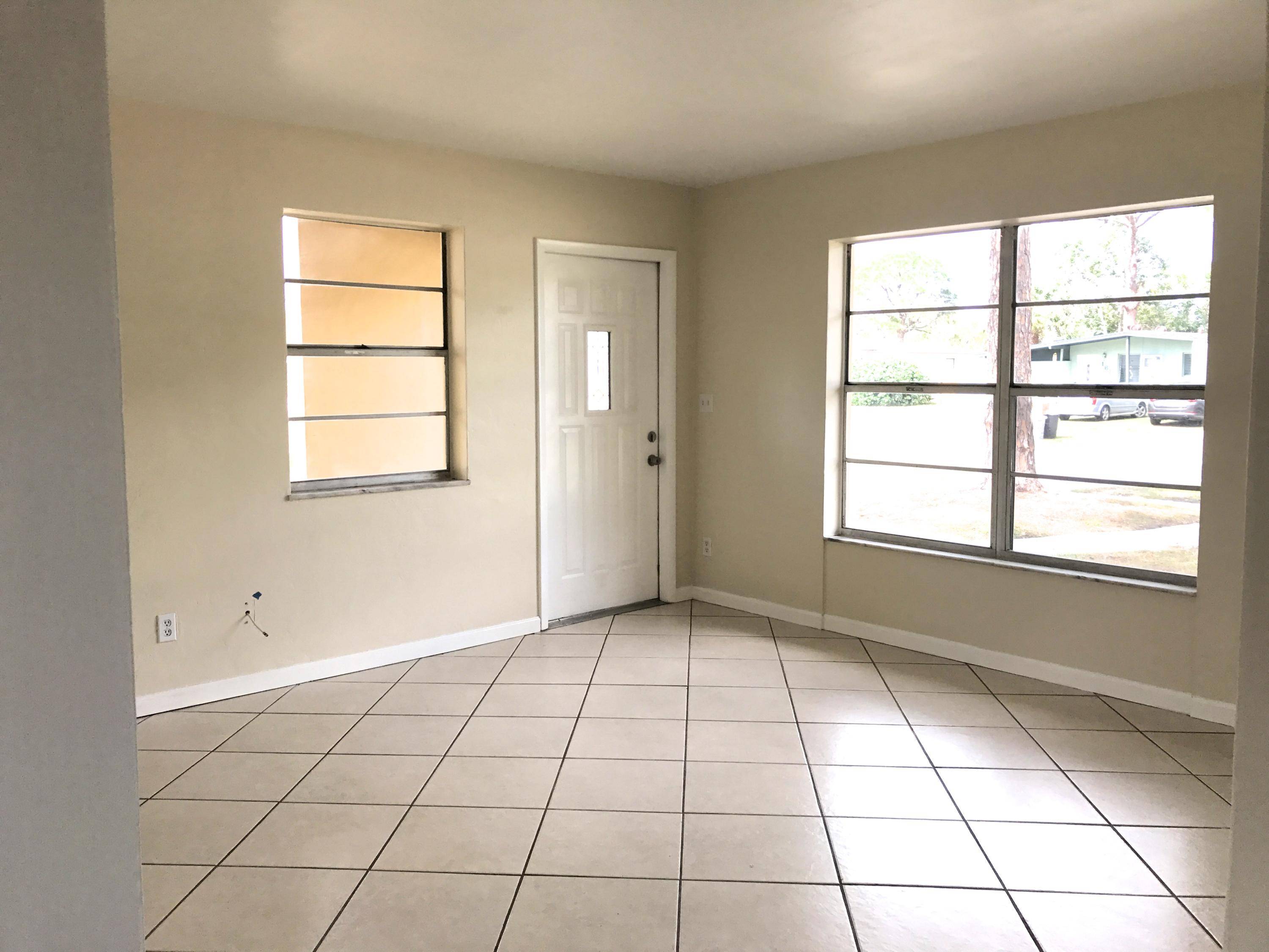 Port Saint Lucie, FL 34952,164 SE Serenata CT