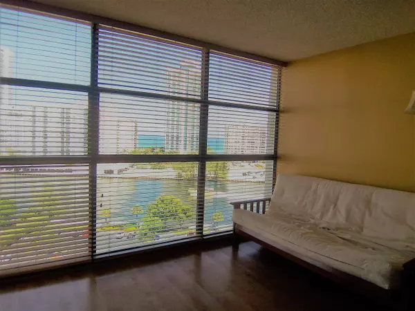 Hallandale Beach, FL 33009,600 Parkview DR 1106